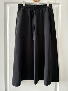 SPANX Size XS CarryOn Midi Skirt - Black